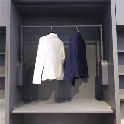 Mechanismus pro zvedání oděvních tyčí v ložnici