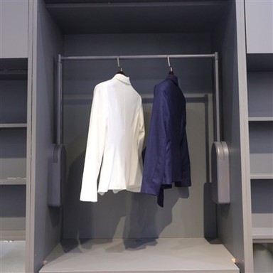 Mechanismus pro zvedání skříně